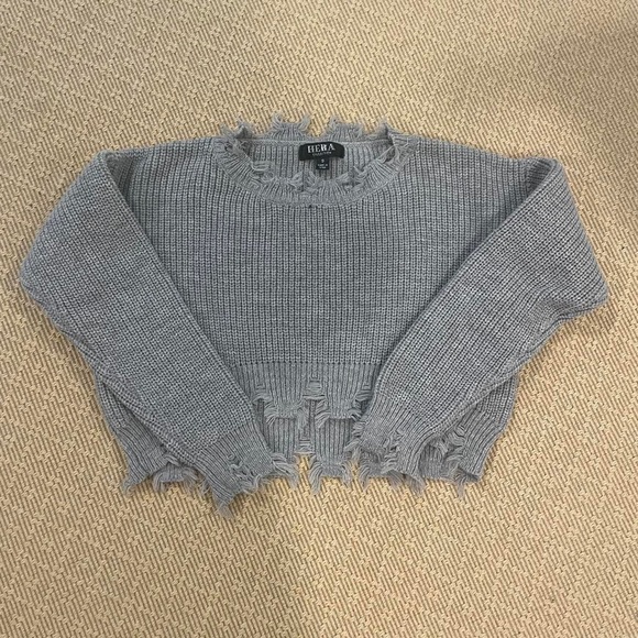 🩵Grey Cropped Sweater🩵 - Picture 2 of 5